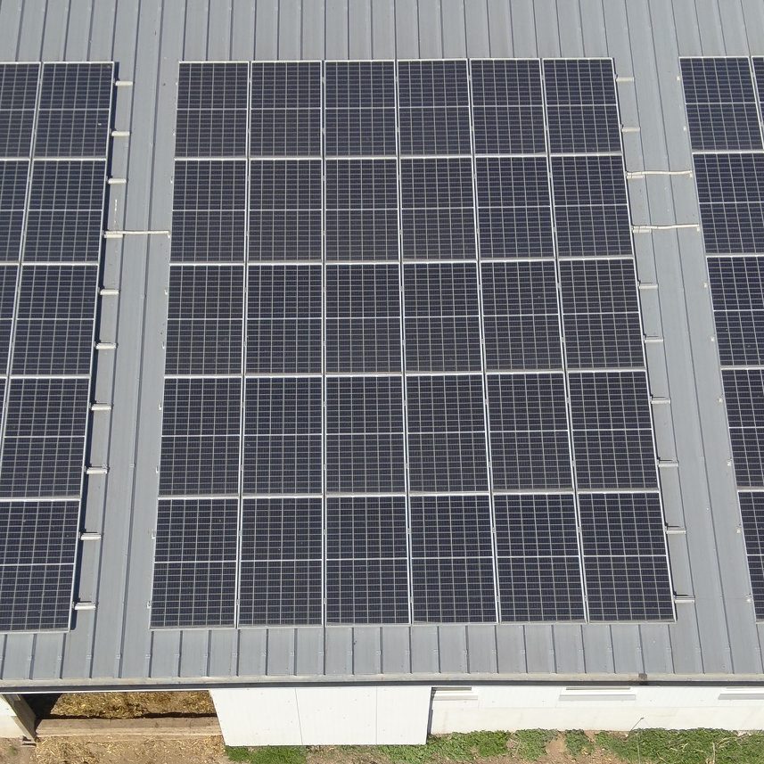 Photovoltaikinspektion durch eine Drohne zur Kontrolle der Leistungsfähigkeit der Solaranlage